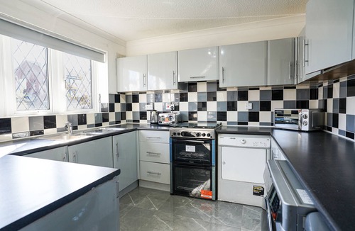 Tea Green House | Charming 4BR for Large Groups