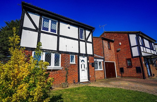 Tea Green House | Charming 4BR for Large Groups