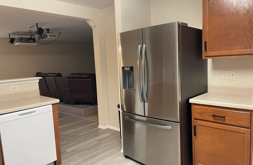 Wetmore House | Charming 4BR Getaway with 130” Theater, WiFi & AC in San Antonio