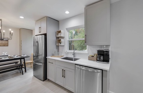 St. Charles House | Charming 4BR near Convention Ctr., Main St, & LU -just 11 minutes to STL Airport