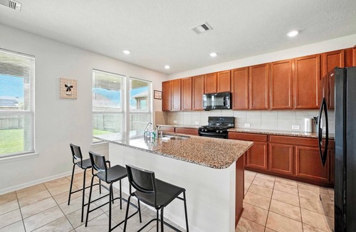 Atascocita House | Charming 4BR Oasis on Rosehill Summit｜Large Fenced Yard｜Garage｜Pet Friendly