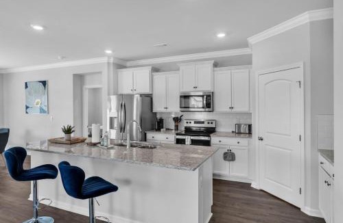 Capshaw House | Charming 4BR Ranch-Style Home Corner Lot