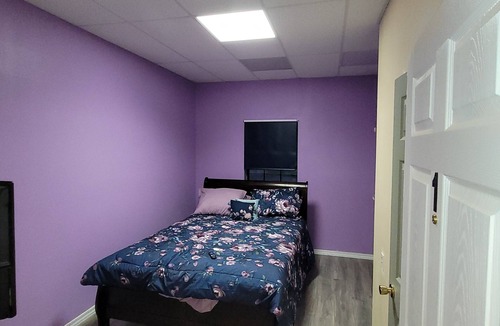 Columbus Hotel | Charming 5-bdrm hotel with AC, WiFi in serene Fulton, Arkansas. Private baths.