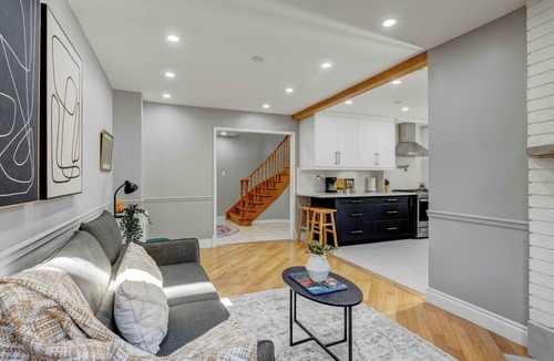 Oakville House | Charming 5 BDRM Oakville Getaway | EV Charger