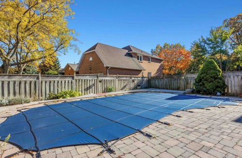 Oakville House | Charming 5 BDRM Oakville Getaway | EV Charger