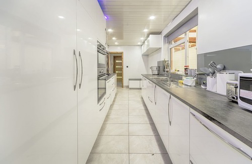 Seisdon House | Charming 5-Bed House in Birmingham