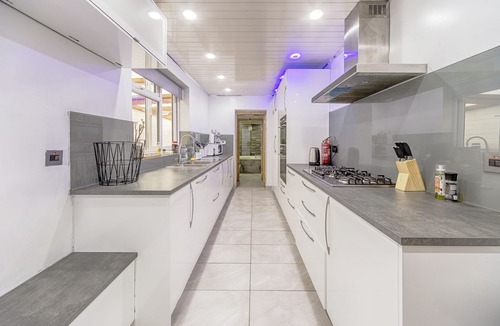 Seisdon House | Charming 5-Bed House in Birmingham