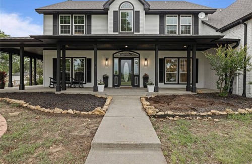 Denton House | Charming 5-bedroom Country House in Denton