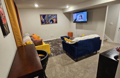 Berwick House | Charming 5-bedroom house in Des Moines with WiFi and AC