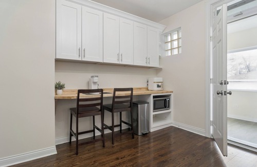 Norwood Park East House | Charming 5-bedroom Jefferson Park Bungalow near O’Hare