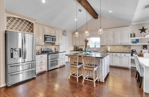 Pointblank House | Charming 5- bedroom home with WiFi on beautiful Lake Livingston