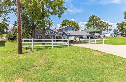 Pointblank House | Charming 5- bedroom home with WiFi on beautiful Lake Livingston