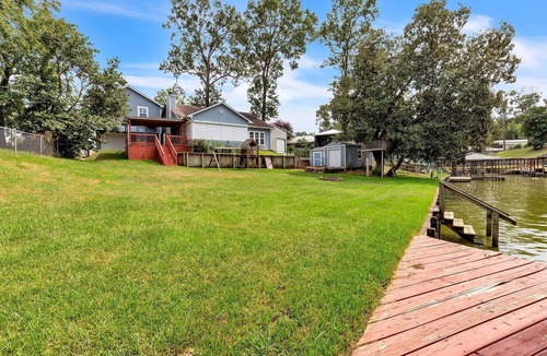 Pointblank House | Charming 5- bedroom home with WiFi on beautiful Lake Livingston