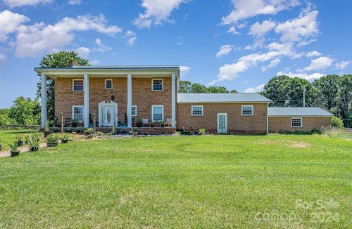Statesville Other | Charming 5-bedroom farmhouse with AC, fitness room in lovely Statesville