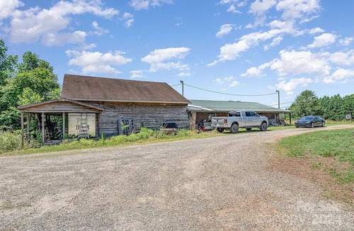 Statesville Other | Charming 5-bedroom farmhouse with AC, fitness room in lovely Statesville