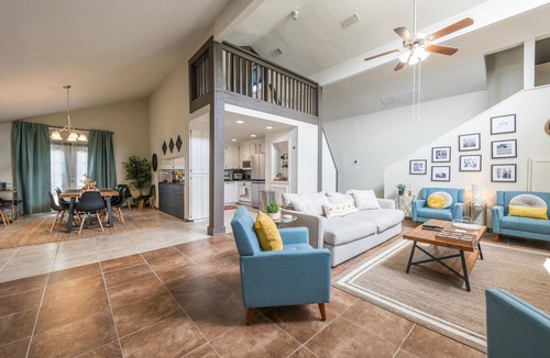 Temple House | Charming 5 Bedroom w/Self Check-In, Garage Parking & Pet Friendly