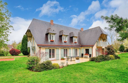 Le Thuit-de-l'Oison House | Charming 5-bedroom countryside home near Rouen with pool