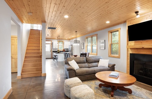 Oakley House | Charming 5-star home near downtown Asheville & Biltmore, fire pit, dog friendly