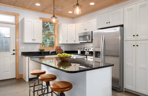 Oakley House | Charming 5-star home near downtown Asheville & Biltmore, fire pit, dog friendly