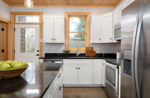 Oakley House | Charming 5-star home near downtown Asheville & Biltmore, fire pit, dog friendly