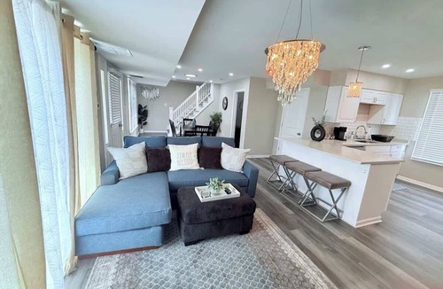 Franklin Park House | Charming 5BD 2BA with spacious yard near O'hare