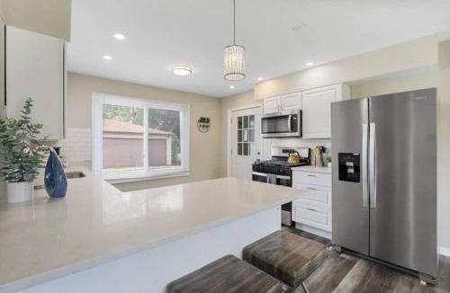 Franklin Park House | Charming 5BD 2BA with spacious yard near O'hare