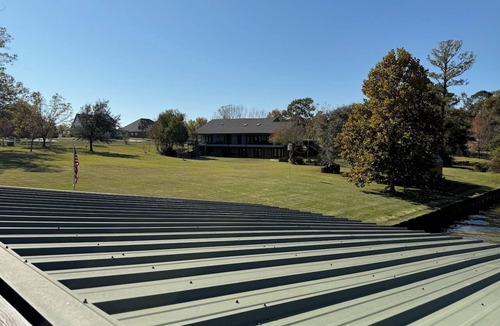 West Livingston House | Charming 6-Bedroom Contemporary Lake House in Livingston, Texas