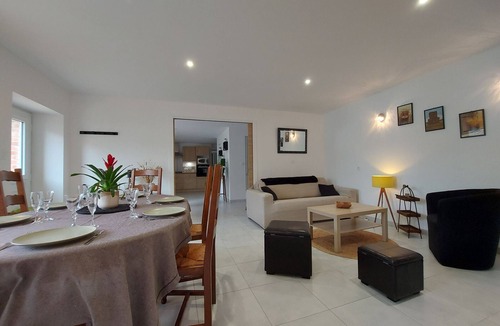 Saint-Christophe Cottage | Charming 6-Person Cottage with Modern Amenities in Saint-Christophe, Near Historic Sites