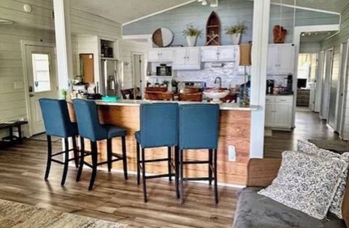 Anacoco House | Charming 7-bed, 3 bath lakefront home on South Toledo Bend in Anacoco, LA
