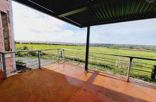 Sains-du-Nord Cottage | Charming 7-Bedroom Farmhouse with Garden, Horse Facilities, and Proximity to Val Joly Attractions