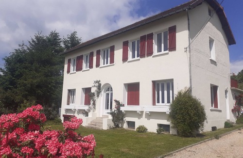 Bussiere-Galant House | Charming 8 Bed Retreat Perfect for Group Getaways. Edge of village.