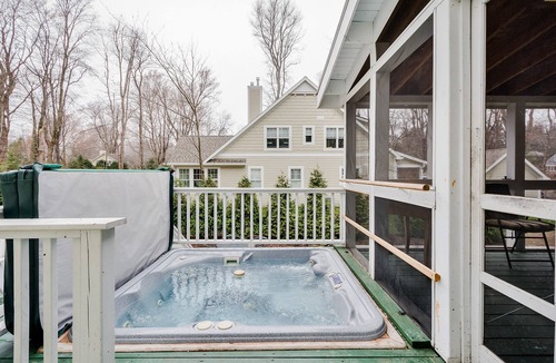New Buffalo House | Charming 8 Bedroom Home And Coach House ~ Great for Summer Getaways!
