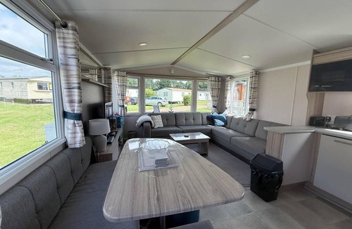 Great Yarmouth House | Charming 8 berth caravan at Cherry Tree Holiday Park in Norfolk ref 70831C
