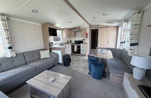 Great Yarmouth House | Charming 8 berth caravan at Cherry Tree Holiday Park in Norfolk ref 70831C