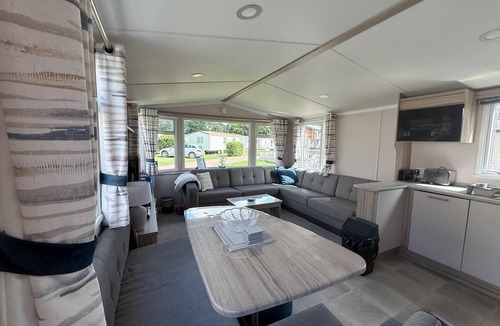 Great Yarmouth House | Charming 8 berth caravan at Cherry Tree Holiday Park in Norfolk ref 70831C