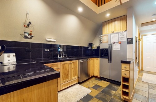 Easton Cabin | Charming A-frame home with modern appliances & private patio