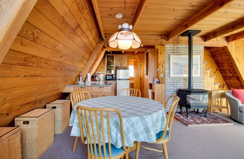 Gearhart House | Charming A-Frame with Entertainment, Free WiFi - Easy Beach & Golf Access