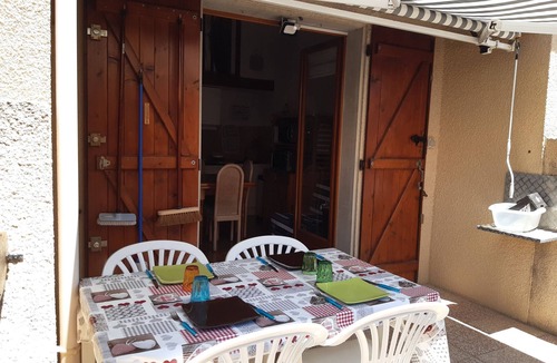 Port Leucate Villa | Charming AC Villa by the Lagoon, 4 Guests, Terrace, Parking, Near Beach