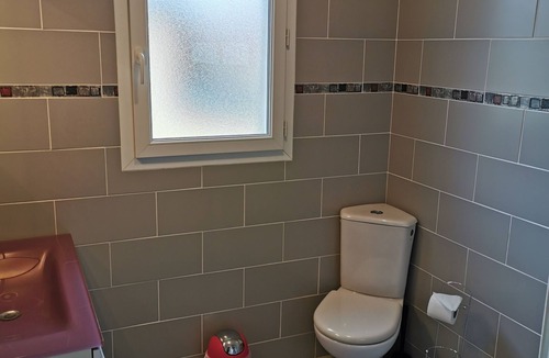 Montceau-les-Mines Apartment | Charming accommodation with swimming pool and jacuzzi.