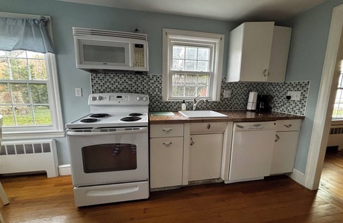 East Providence House | Charming & accessible 3 bdr home 10 minutes to Providence