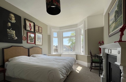 Bognor Regis House | Charming & Accessible ~ Walk to Beach ~ Games Room