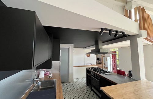 Nivolas-Vermelle House | Charming accommodation with spa 🏡 🧘‍♂️🌿 And electric charging station 🚗