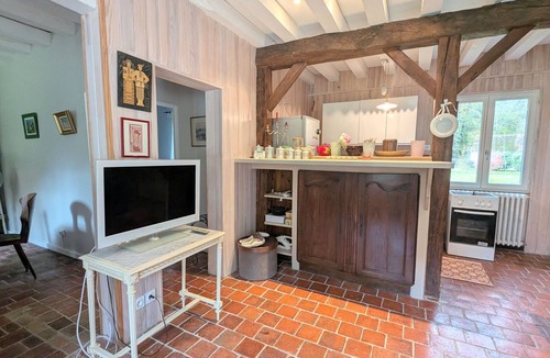 Mers-sur-Indre Cottage | Charming accommodation with park and pond in Mers-sur-Indre