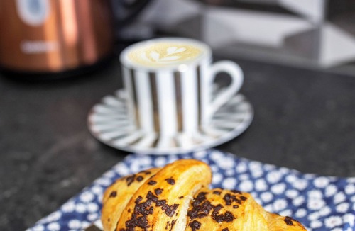 West Bromwich Apartment | Charming Accommodation Close to Birmingham