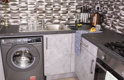 West Bromwich Apartment | Charming Accommodation Close to Birmingham