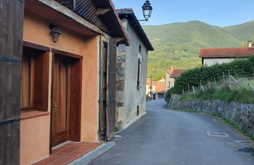 Esbareich House | Charming accommodation in a mountain village