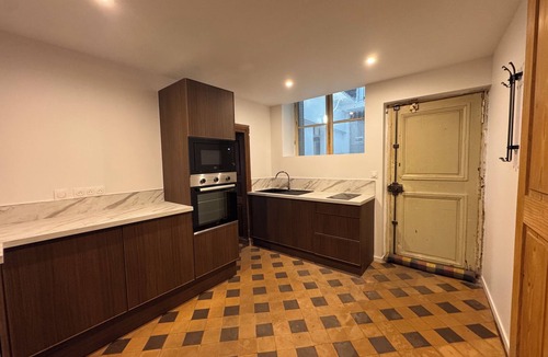 Mirecourt Apartment | Charming accommodation in a former violin maker's workshop