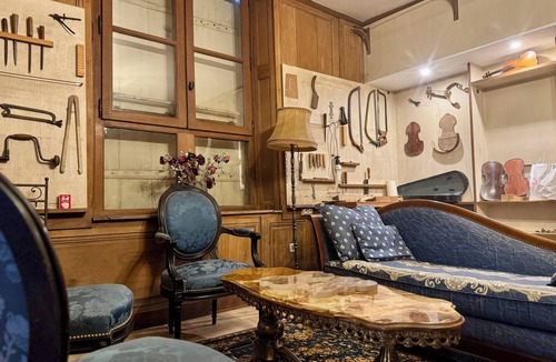 Mirecourt Apartment | Charming accommodation in a former violin maker's workshop