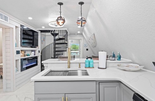 Inverness Cottage | Charming Aframe in Floral City
