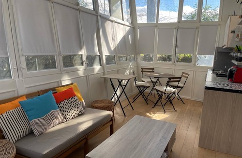 Sommieres Cottage | Charming air-conditioned cottage "the cabin" and its private and independent garden